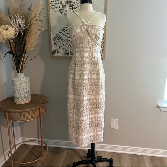 ANTONIO MELANI Dresses & Skirts - Stunning Crochet Lace Midi Dress